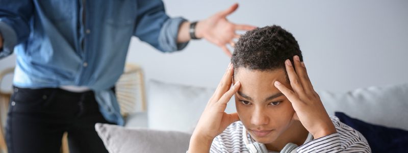 ¿Por qué los adolescentes rechazan a sus padres?